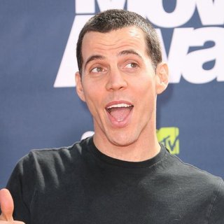 Steve-O in 2011 MTV Movie Awards - Arrivals