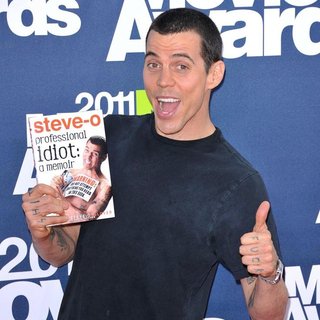 Steve-O in 2011 MTV Movie Awards - Arrivals