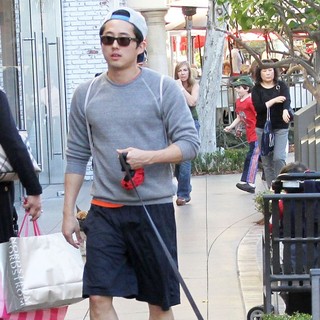 Steven Yeun Walks His Dog Through The Grove - steven-yeun-walks-his-dog-02