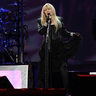 Stevie Nicks in Stevie Nicks Performing Live in Concert