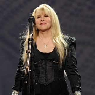 Stevie Nicks in Stevie Nicks Performing Live in Concert