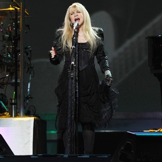 Stevie Nicks in Stevie Nicks Performing Live in Concert