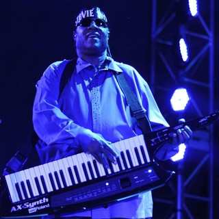 Stevie Wonder in Stevie Wonder Performing Live