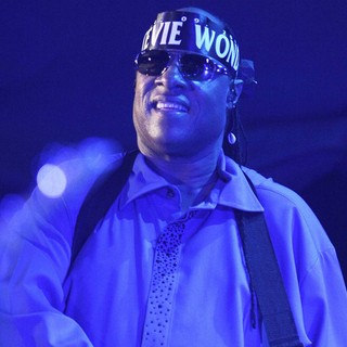Stevie Wonder in Stevie Wonder Performing Live