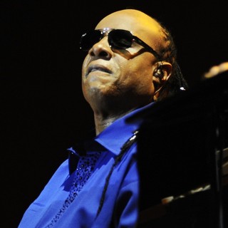 Stevie Wonder in Stevie Wonder Performing Live