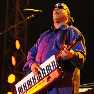 Stevie Wonder in Stevie Wonder Performing Live