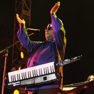 Stevie Wonder in Stevie Wonder Performing Live