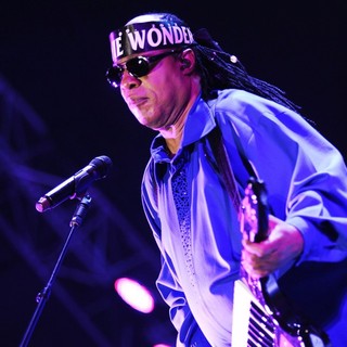 Stevie Wonder in Stevie Wonder Performing Live