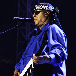 Stevie Wonder in Stevie Wonder Performing Live