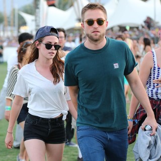 Kristen Stewart, Robert Pattinson in The 2013 Coachella Valley Music and Arts Festival - Week 1 Day 2
