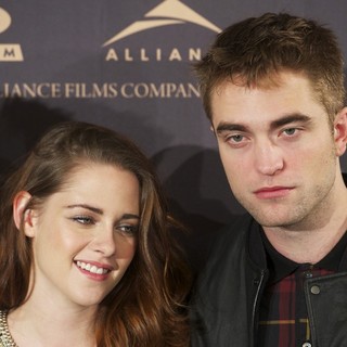 Kristen Stewart, Robert Pattinson in The Twilight Saga's Breaking Dawn Part II - Photocall