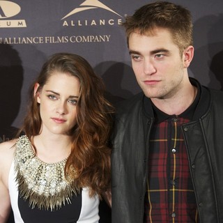 Kristen Stewart, Robert Pattinson in The Twilight Saga's Breaking Dawn Part II - Photocall