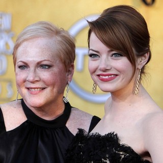 Krista Stone, Emma Stone in The 18th Annual Screen Actors Guild Awards - Arrivals