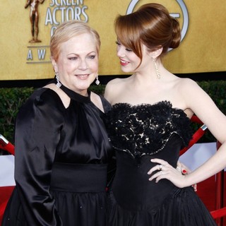 Krista Stone, Emma Stone in The 18th Annual Screen Actors Guild Awards - Arrivals