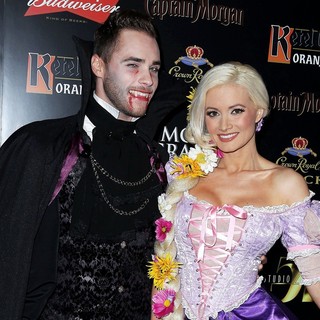 Josh Strickland, Holly Madison in The 3rd Annual Hollyween - Arrivals