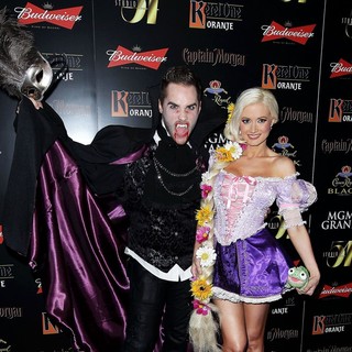 Josh Strickland, Holly Madison in The 3rd Annual Hollyween - Arrivals