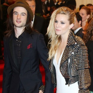 Sienna Miller in PUNK: Chaos to Couture Costume Institute Gala - sturridge-miller-chaos-to-couture-costume-institute-gala-01
