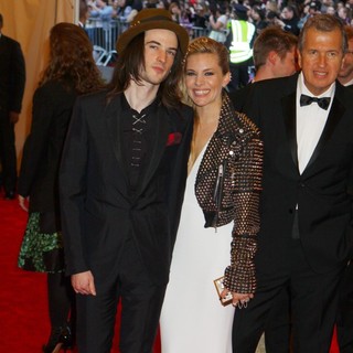 Sienna Miller in PUNK: Chaos to Couture Costume Institute Gala - sturridge-miller-chaos-to-couture-costume-institute-gala-02
