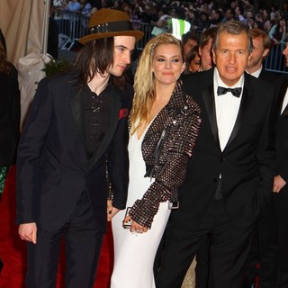 Sienna Miller in PUNK: Chaos to Couture Costume Institute Gala - sturridge-miller-chaos-to-couture-costume-institute-gala-03