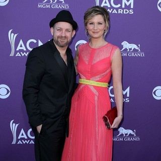 Sugarland in 2012 ACM Awards - Arrivals
