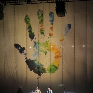 Sugarland in Sugarland Perform During The In Your Hands Tour
