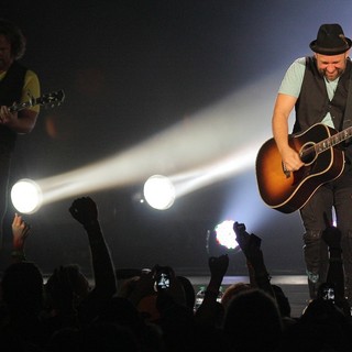 Sugarland Perform During The In Your Hands Tour - sugarland-in-your-hands-tour-17