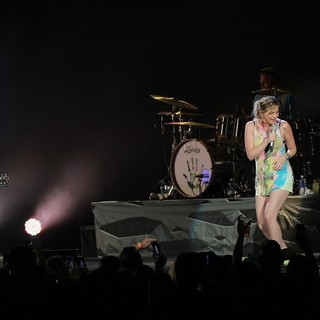 Sugarland Perform During The In Your Hands Tour - sugarland-in-your-hands-tour-18