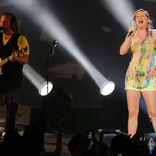 Jennifer Nettles, Sugarland in Sugarland Perform During The In Your Hands Tour