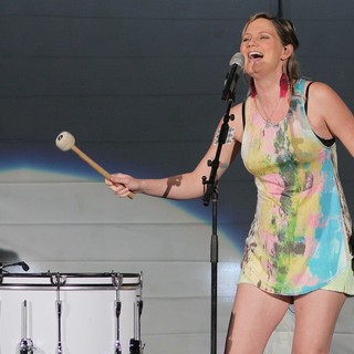 Jennifer Nettles, Sugarland in Sugarland Perform During The In Your Hands Tour