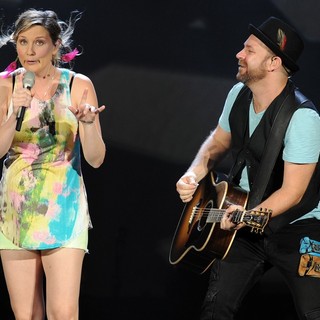 Sugarland in Sugarland Perform During The In Your Hands Tour