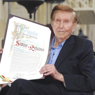 Sumner Redstone in Sumner Redstone is Honored with A Star on The Hollywood Walk of Fame