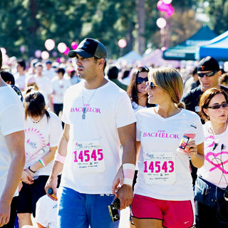 Ali Fedotowsky, Roberto Martinez in Celebrities Take Part in The Susan G Komen Walk for The Cure Fundraiser