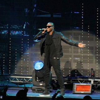 Taio Cruz in 102.7 KIIS FM's Jingle Ball 2011 - Show