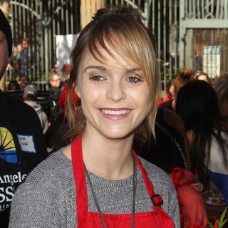 Taryn Manning in The Los Angeles Mission's Thanksgiving for Skid Row Homeless