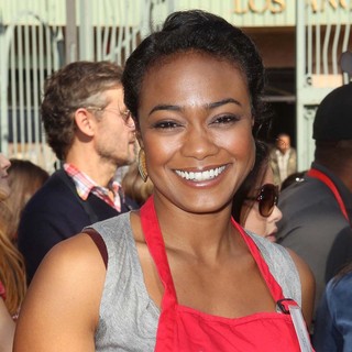 Tatyana Ali in The Los Angeles Mission's Thanksgiving for Skid Row Homeless