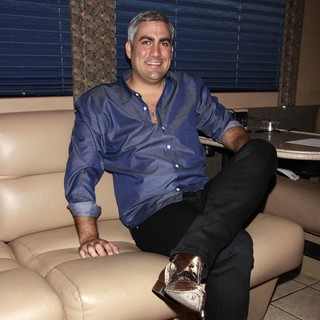 Taylor Hicks in Taylor Hicks in Concert at The Highline Ballroom - Tour Bus Shots