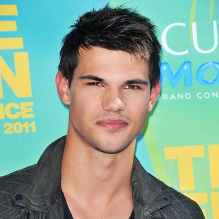 Taylor Lautner in 2011 Teen Choice Awards