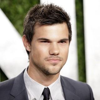 Taylor Lautner in 2013 Vanity Fair Oscar Party - Arrivals