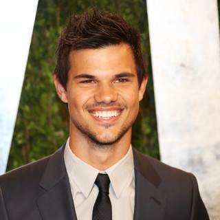 Taylor Lautner in 2013 Vanity Fair Oscar Party - Arrivals
