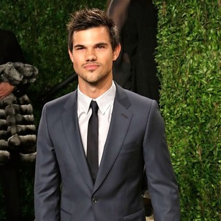 Taylor Lautner in 2013 Vanity Fair Oscar Party - Arrivals
