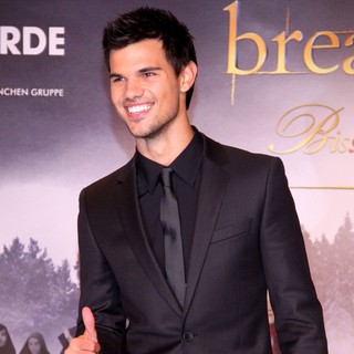 Taylor Lautner in Twilight Saga Breaking Dawn - Biss zum Ende der Nacht Teil 2 Premiere