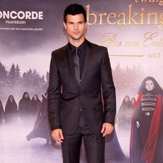 Taylor Lautner in Twilight Saga Breaking Dawn - Biss zum Ende der Nacht Teil 2 Premiere