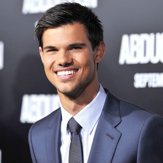 Taylor Lautner in The Premiere of Abduction - Arrivals