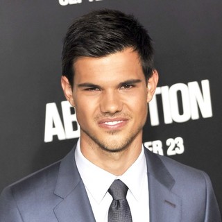 Taylor Lautner in The Premiere of Abduction - Arrivals