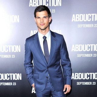 Taylor Lautner in The Premiere of Abduction - Arrivals