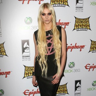Taylor Momsen, The Pretty Reckless in 2012 Revolver Golden Gods Awards Show