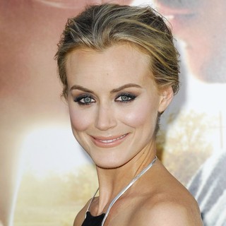 Taylor Schilling in The Premiere of The Lucky One - taylor-schilling-premiere-the-lucky-one-04