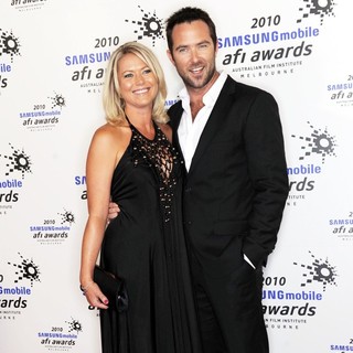 Jo Beth Taylor, Sullivan Stapleton in The 2010 Samsung Mobile AFI Awards