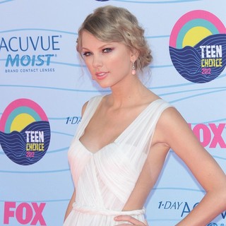 Taylor Swift in The 2012 Teen Choice Awards - Arrivals