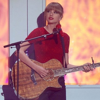 Taylor Swift in The 2013 40 Principales Awards - Show